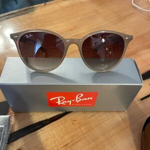 Ray-Ban Sunglasses Woman’s